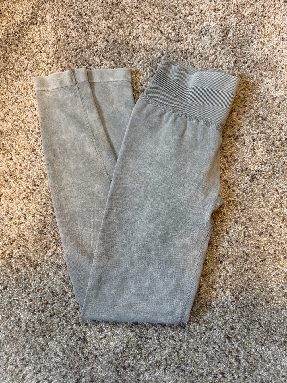 PcheeBum Acid Wash Scrunch Butt Leggings ✨🩶 light grey